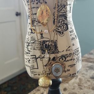 Set of 5 gold necklaces